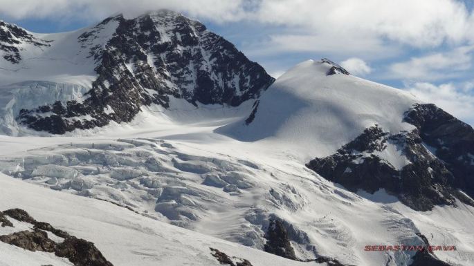 554775_524506927590978_271270445_n